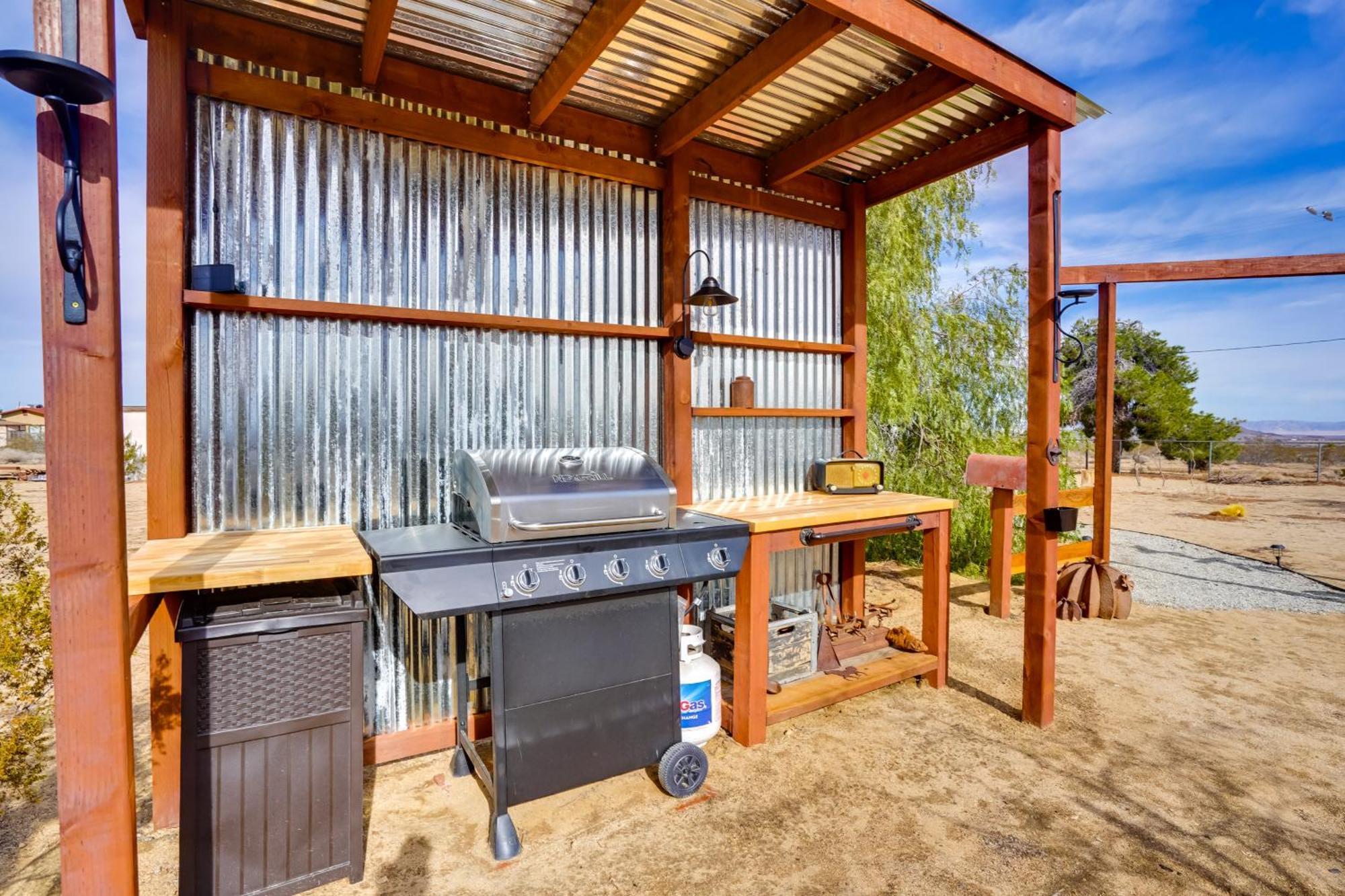 Desert Escape - Hot Tub, Fire Pit And Grill Landers Esterno foto