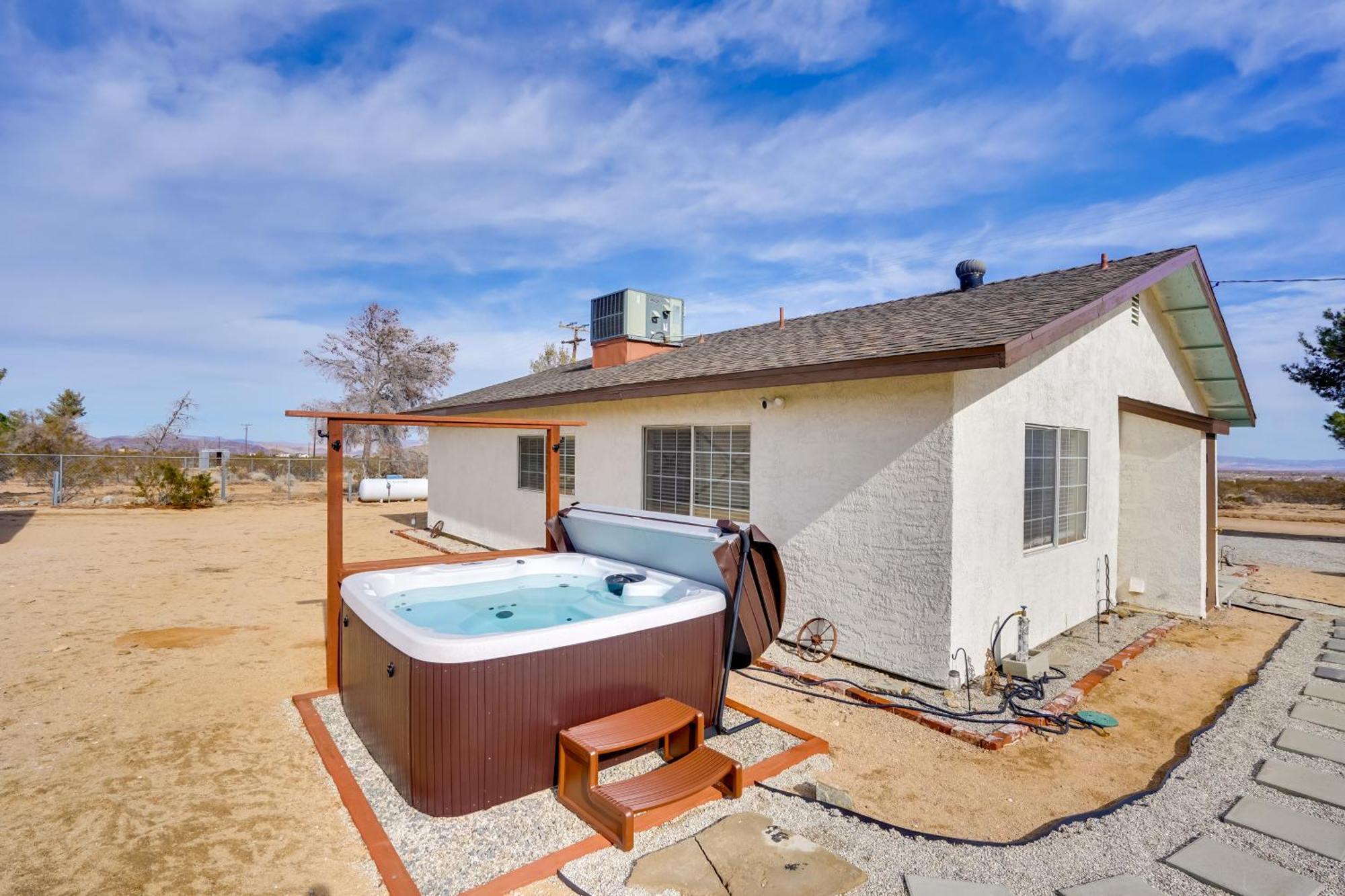 Desert Escape - Hot Tub, Fire Pit And Grill Landers Esterno foto